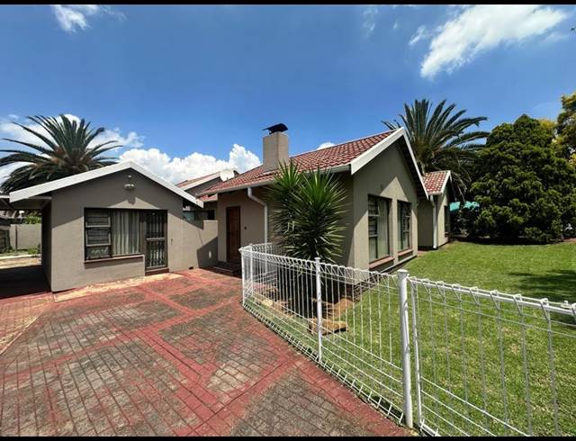 3 BEDROOM HOUSE FOR SALE IN BRACKENHURST